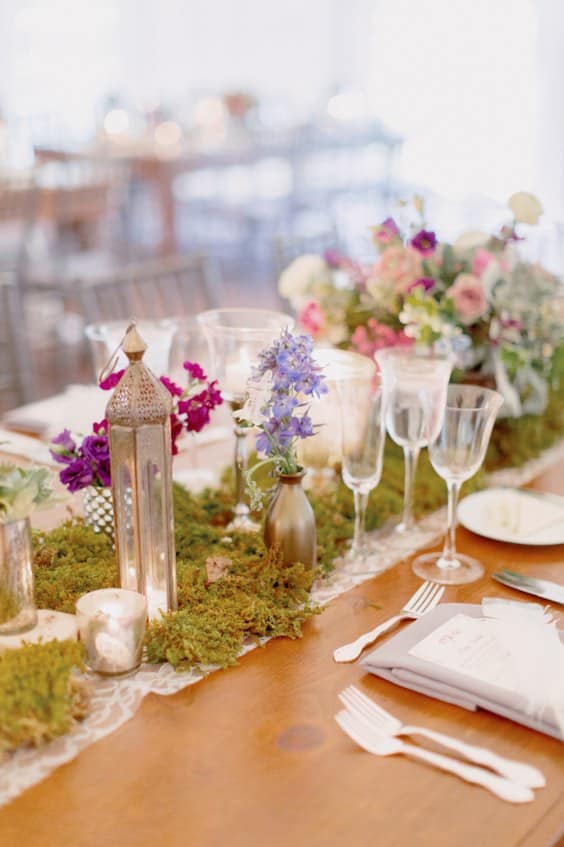 musgo-boda-centro de mesa-y-musgo-boda-tablescape-table-ideas-min