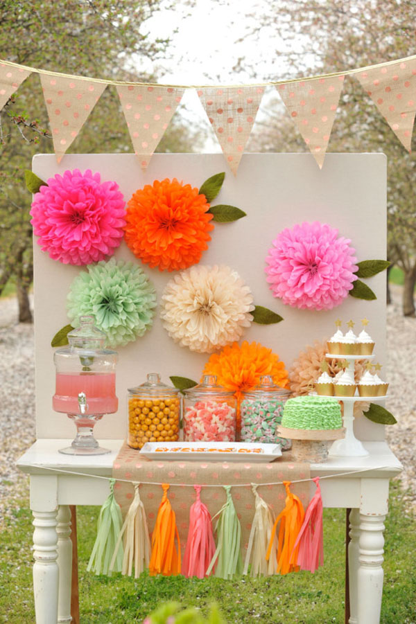 Fondo para fotomat贸n con flores de papel de seda