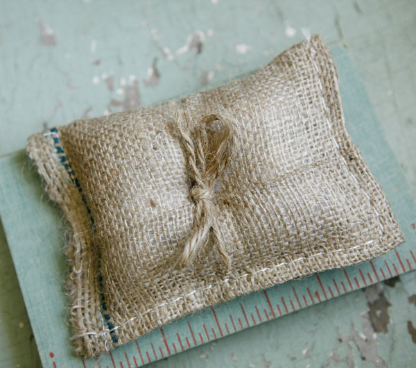 Almohada de anillo de bodas de yute de bricolaje