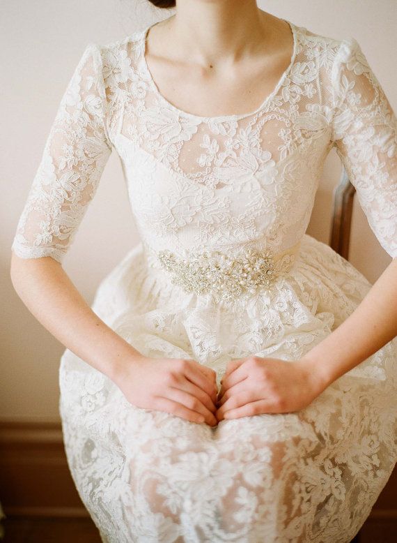 vestido de encaje. boda temática viajes 