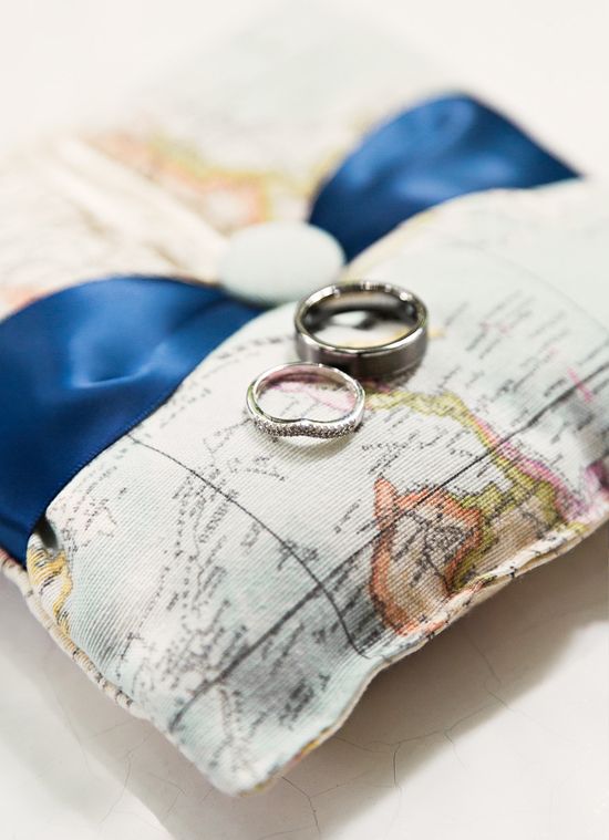 boda temática viajes .almohada anillo de bodas