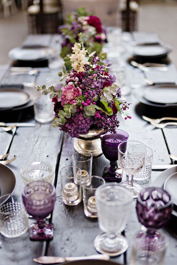 mesa de boda morada