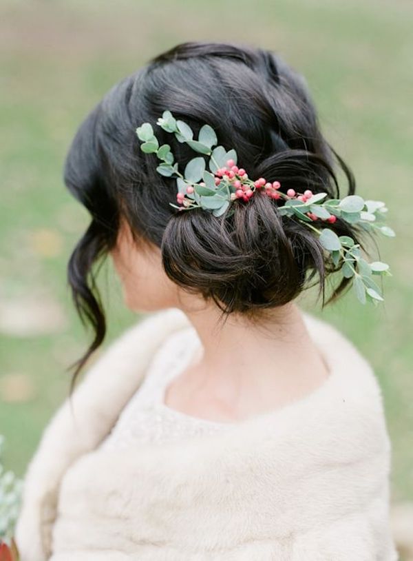peinado de novia con frutos rojos