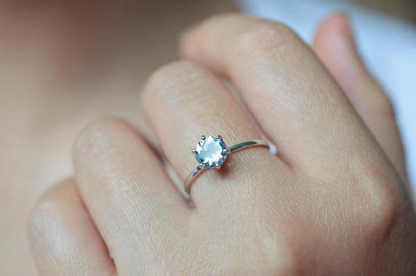 Anillo de compromiso de aguamarina