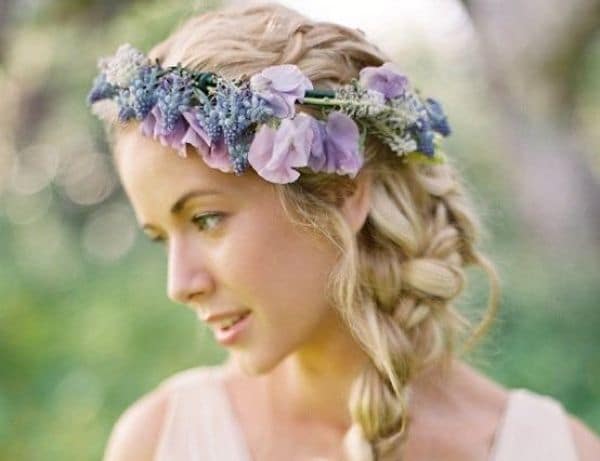 peinados con coronas de flores