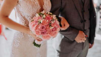 ¿El novio paga el ramo de la novia?