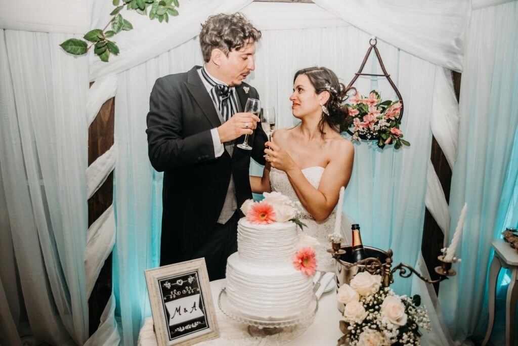 ¿Qué tiene que tener una novia cuando se casa?